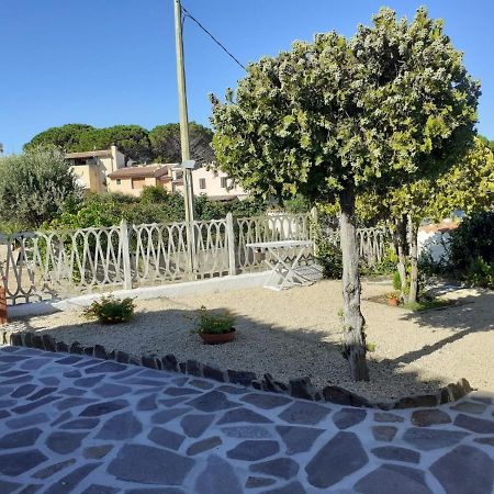 B&B A Due Passi Dal Mare Baja Sardinia Exterior photo