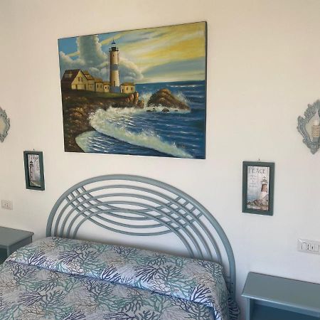 B&B A Due Passi Dal Mare Baja Sardinia Exterior photo