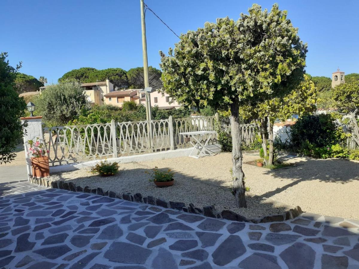 B&B A Due Passi Dal Mare Baja Sardinia Exterior photo