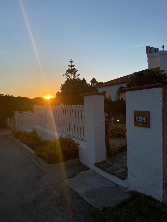 B&B A Due Passi Dal Mare Baja Sardinia Exterior photo
