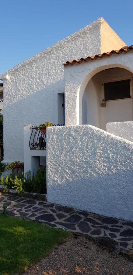 B&B A Due Passi Dal Mare Baja Sardinia Exterior photo